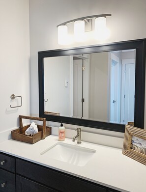 Bruser, boblebadekar, hårtørrer, bidet