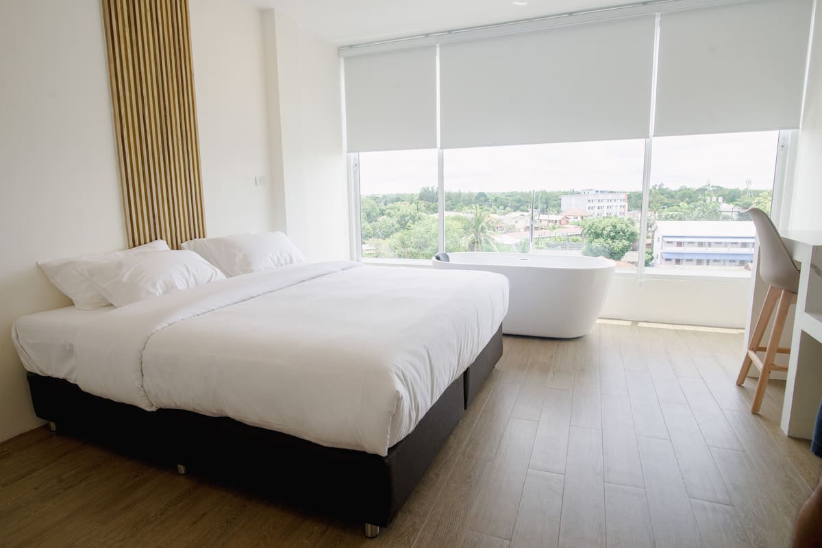 Exclusieve kamer | Luxe beddengoed, verduisterende gordijnen, geluiddichte muren