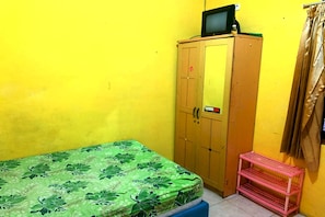 Desk, laptop workspace, free WiFi, bed sheets