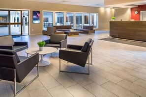 Lobby - Affordable Getaway for 2! Pet-Friendly Unit! w/ FREE Parking, Onsite Pool (Kennewick)