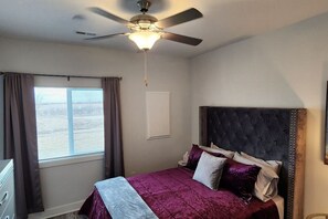 3 bedrooms, desk, free WiFi, bed sheets