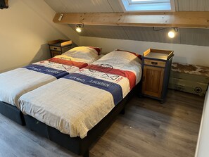 3 bedrooms, travel crib, free WiFi, bed sheets