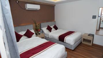 Ropa de cama hipoalergénica, minibar, muebles diferentes y escritorio