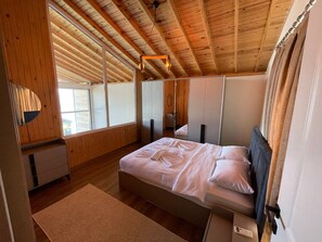 Deluxe Villa | 2 bedrooms, premium bedding, desk, blackout drapes