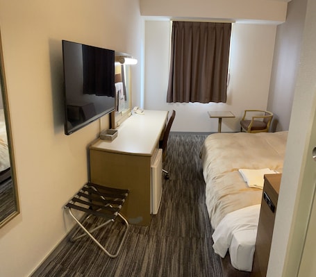 Standard Double Room, 1 Double Bed, Non Smoking | Down comforters, desk, laptop workspace, blackout drapes