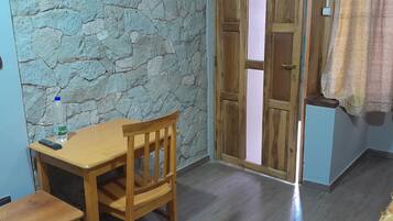 Classic Double Room, Garden View | In-room dining
