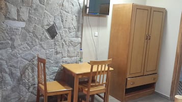Chambre Double Classique, vue jardin | Coin séjour