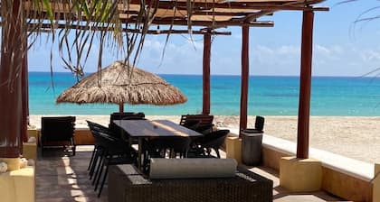 Cozy Cottage sleeps 2-3 Wi-Fi, Pool Kayaks ,Chef, staff on site