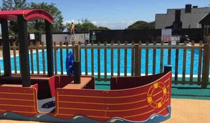 Piscine couverte, piscine extérieure