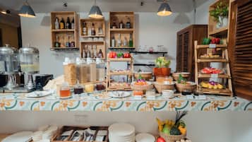 Daily buffet breakfast (USD 5 per person)