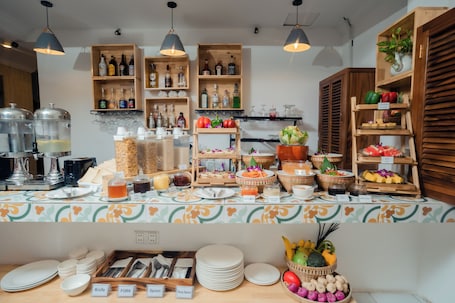 Daily buffet breakfast (USD 5 per person)