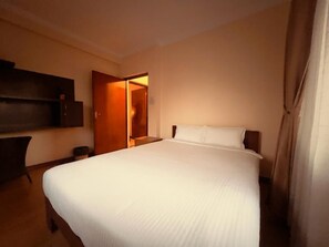 Comfort Room, Multiple Bedrooms, Non Smoking | Individually furnished, desk, laptop workspace