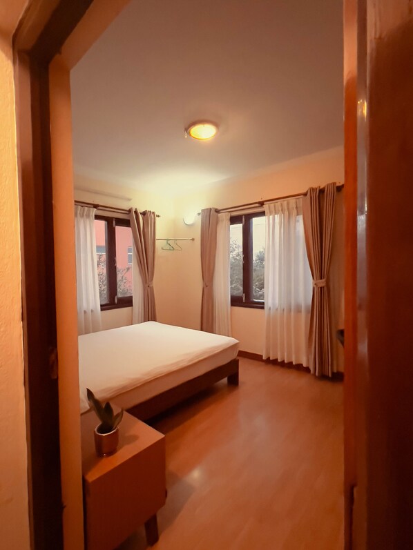 Comfort Room, 1 Double Bed | Individually furnished, desk, laptop workspace