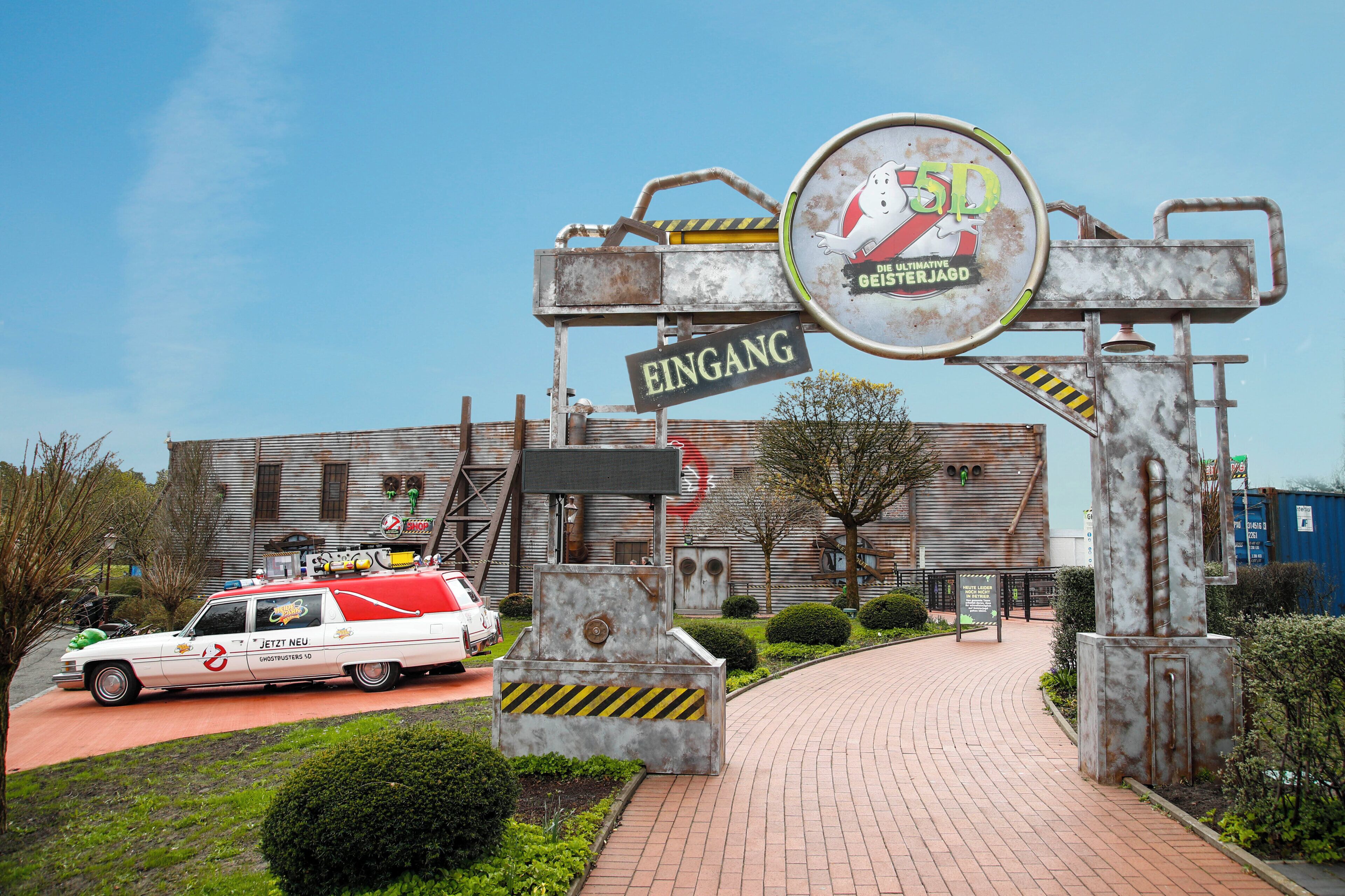 A building entrance with a sign reading 'EINGANG' and a large circular emblem above it.