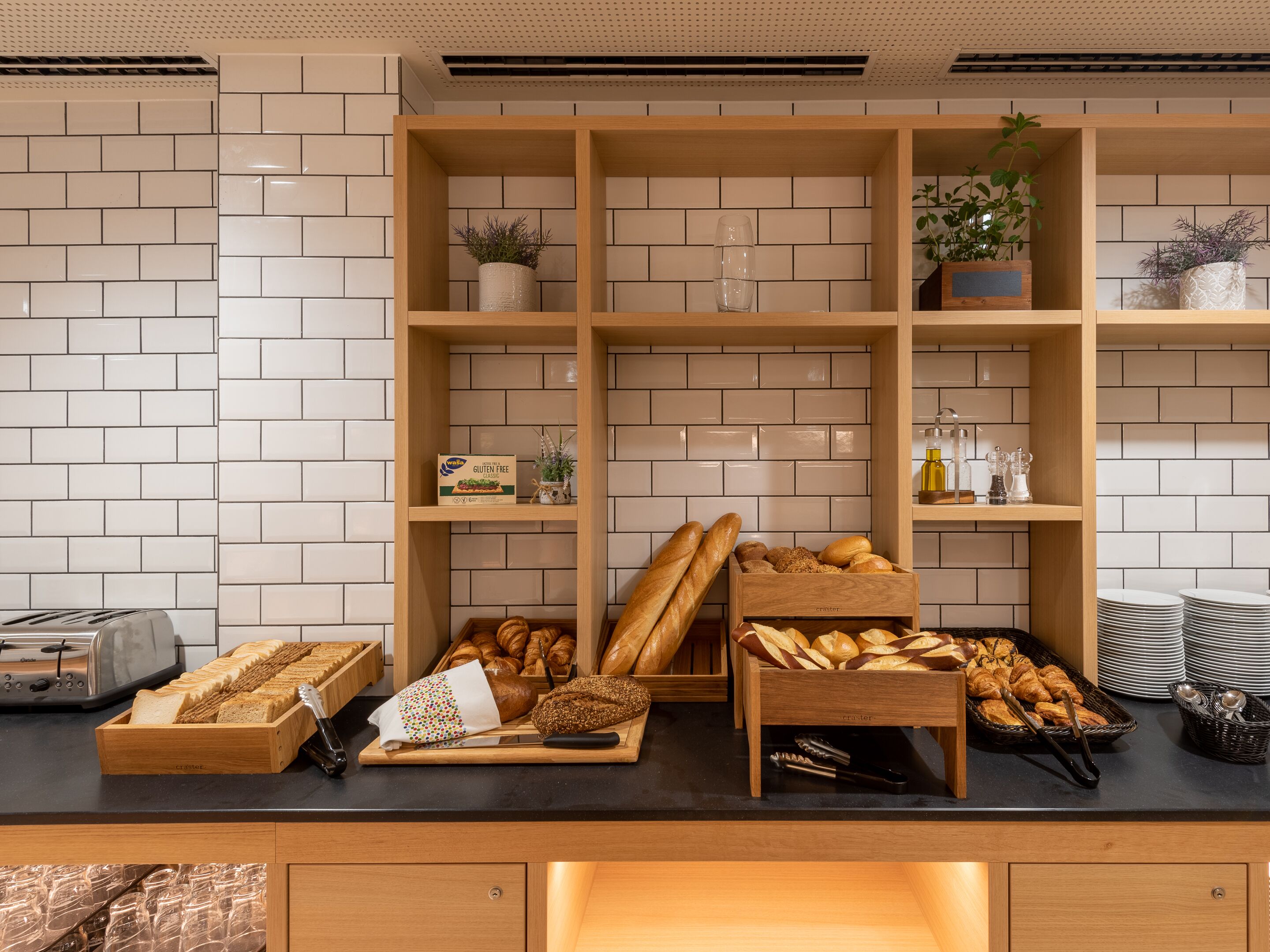 Free daily continental breakfast 