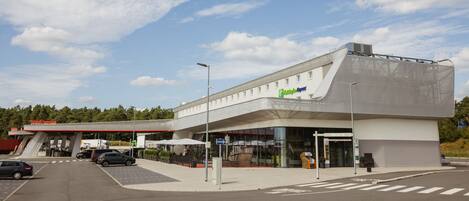 A modern building with a flat roof and a large entrance.