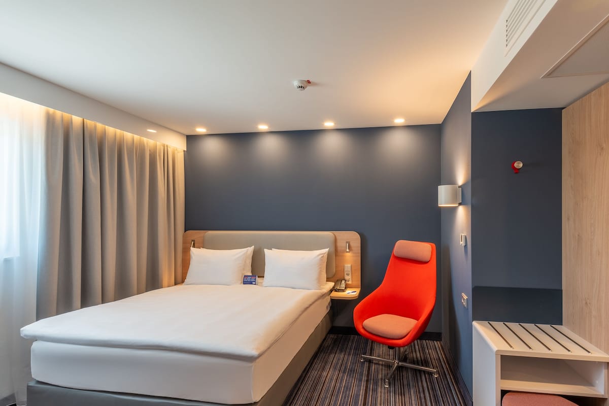 Habitación estándar, 1 cama Queen size | Ropa de cama de alta calidad, camas Select Comfort y escritorio