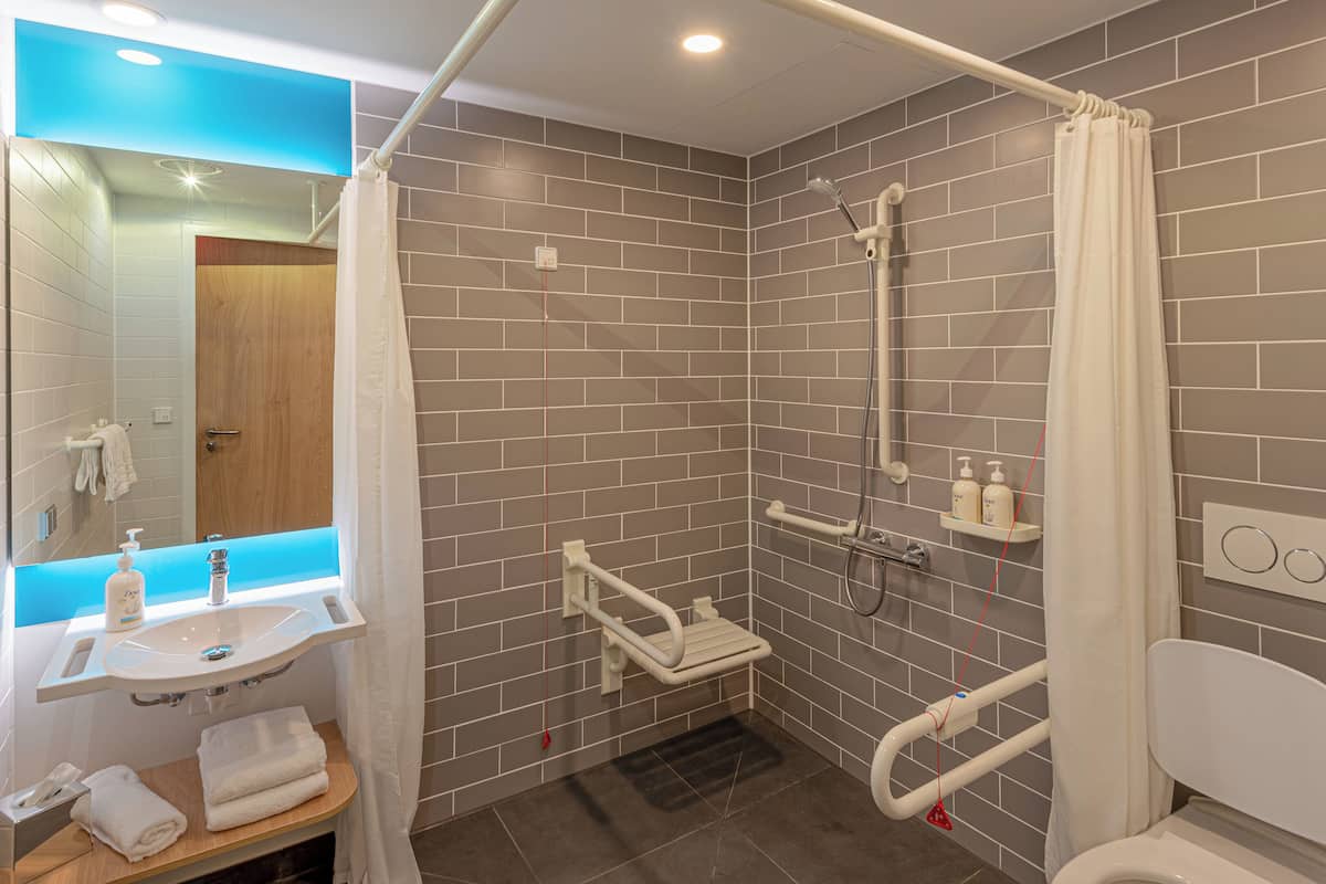 Habitación estándar, 1 cama Queen size, con acceso para personas discapacitadas | Ropa de cama de alta calidad, camas Select Comfort y escritorio