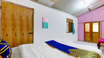 Double Room | Free WiFi, bed sheets