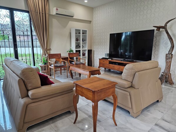 Exclusive Villa | Premium bedding, individually furnished, iron/ironing board, free WiFi