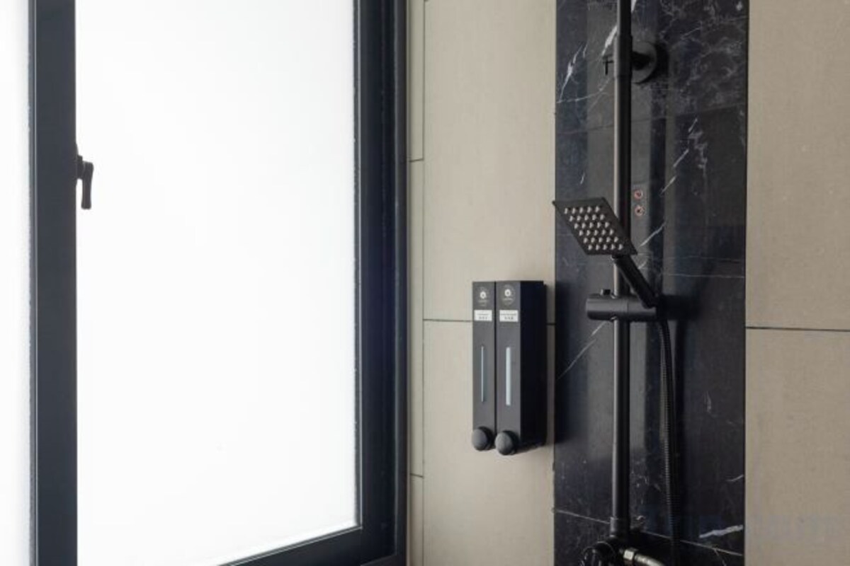 Hand-held showerhead