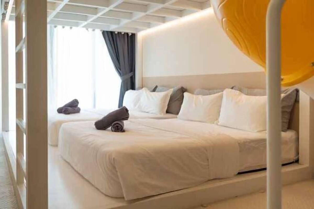 Ropa de cama de alta calidad y muebles diferentes