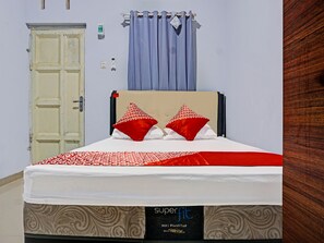 Standard Double Room | Desk, laptop workspace, blackout drapes, free WiFi - OYO 91219 Adhyaksa Homestay Makassar (Makassar)
