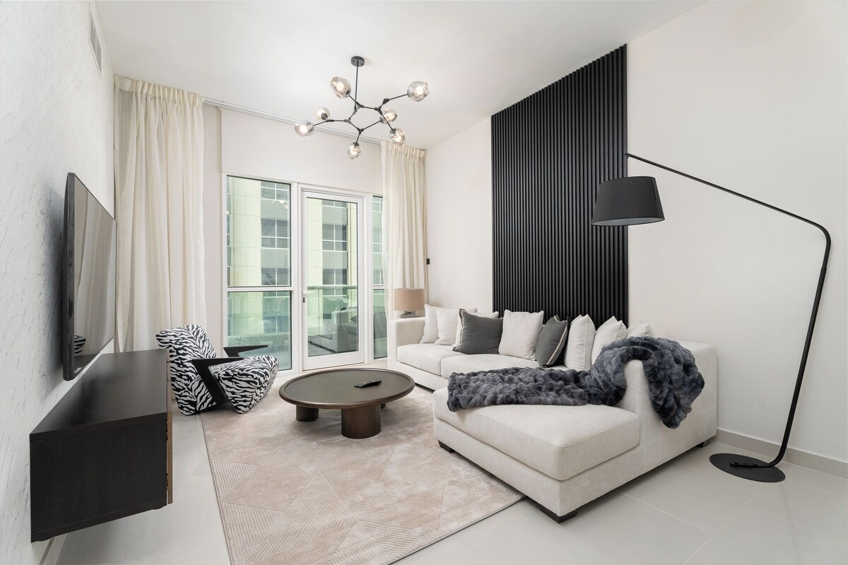 Exclusive Apartment | Living area | 65-inch Smart TV with cable channels, TV