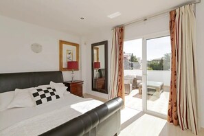 6 bedrooms, iron/ironing board, WiFi, bed sheets - Villa Athena with private heated pool and sea (Costa Adeje)