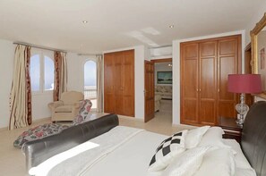 6 chambres, fer et planche à repasser, Wi-Fi, draps fournis