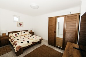 Apartamento exclusivo | 1 dormitorio, cortinas opacas, tabla de planchar con plancha