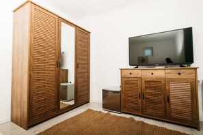 Apartamento exclusivo | 1 dormitorio, cortinas opacas, tabla de planchar con plancha