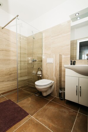 Exclusive Apartment | Bathroom