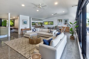 Living area - Waves 7 - Hamilton Island (Hamilton Island)