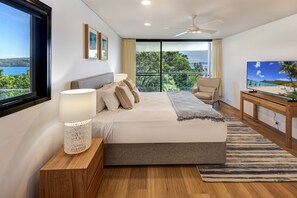 4 bedrooms, iron/ironing board, travel crib, free WiFi - Waves 7 - Hamilton Island (Hamilton Island)