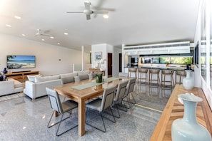 Dining - Waves 7 - Hamilton Island (Hamilton Island)