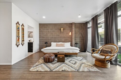 TP12 - Mars Studio Apartment with Pool!