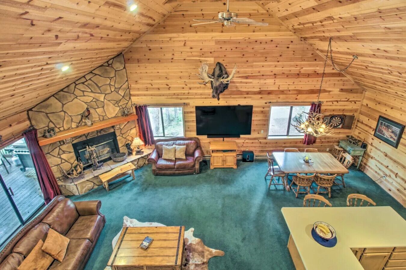 Tranquil  3 bedroom/2 bath cabin in the tall pines