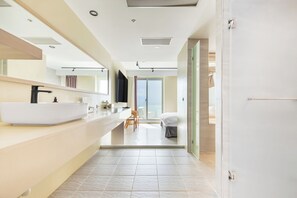 Deluxe Double Room, Ocean View | Bathroom | Shower, rainfall showerhead, free toiletries, hair dryer