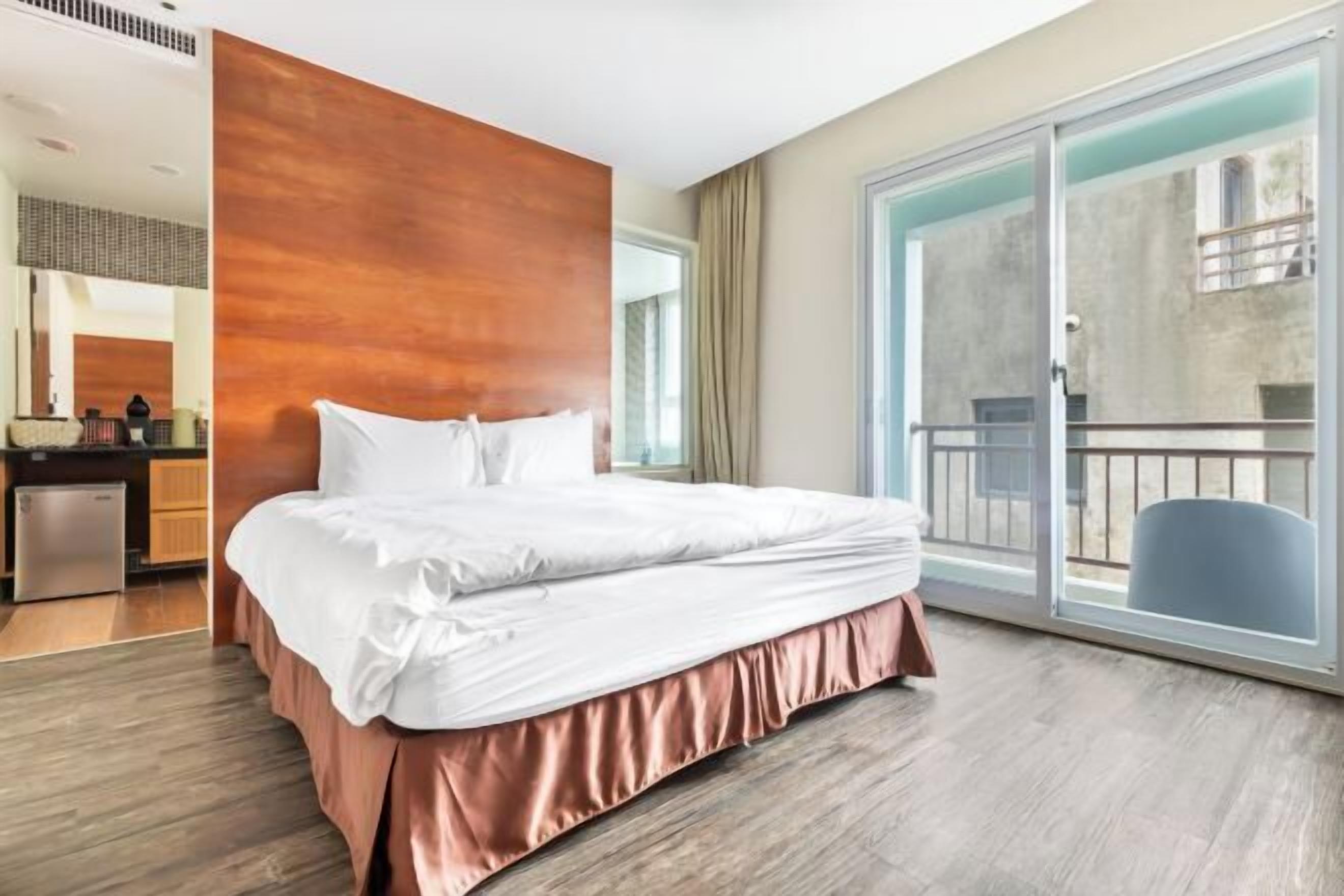 Bureau, chambres insonorisées, Wi-Fi gratuit, draps fournis