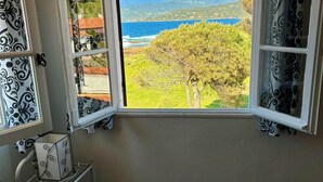 Standard Duplex | 1 bedroom, WiFi (free), individually furnished, bed sheets