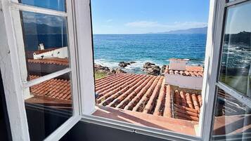 Standard Duplex | 1 bedroom, individually furnished, free WiFi, bed sheets
