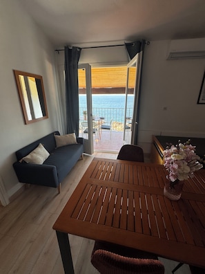 Basic Apartment | Living area | Flat-screen TV, table tennis - Résidence Punta paliagi (Calcatoggio)