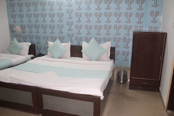 Free WiFi, bed sheets - Hotel Shree Continental (New Delhi)