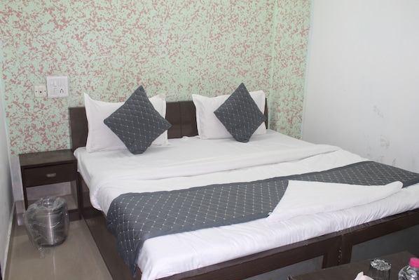 Free WiFi, bed sheets