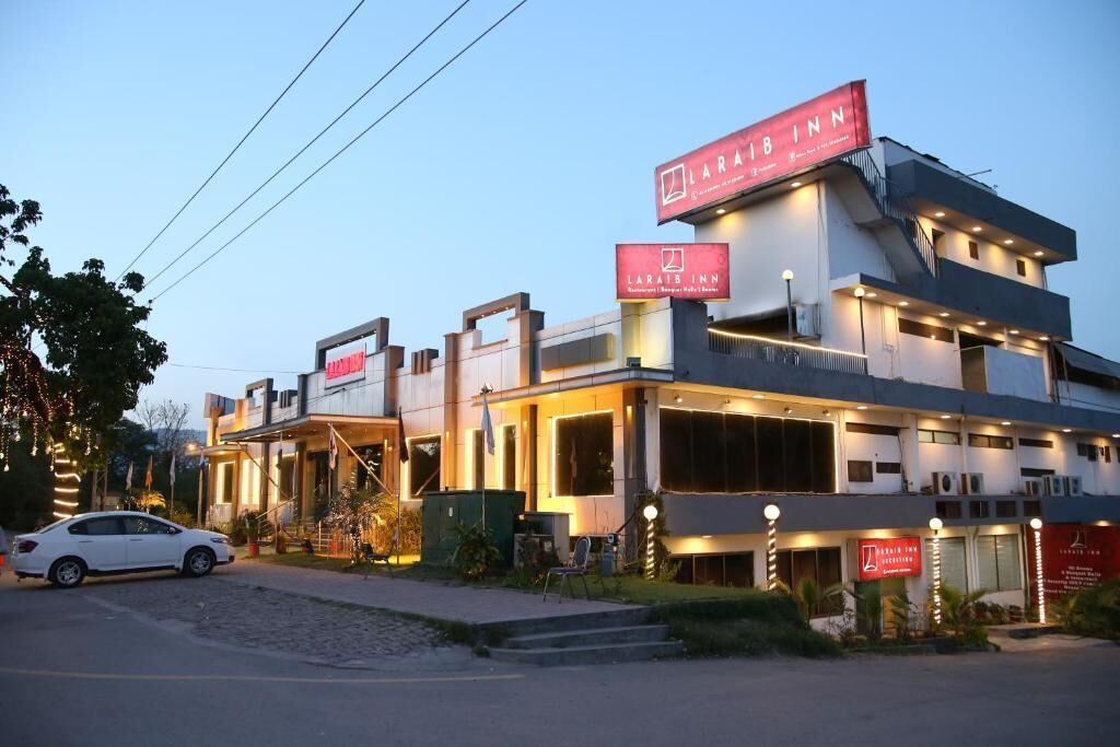 住宿正面 - 傍晚/夜晚