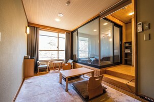 Ropa de cama de alta calidad y minibar con artículos gratuitos 