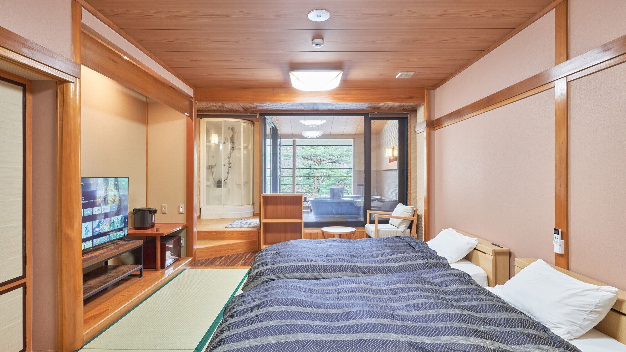 Premium bedding, free minibar, in-room safe, desk