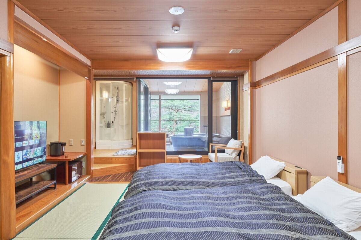Ropa de cama de alta calidad y minibar con artículos gratuitos