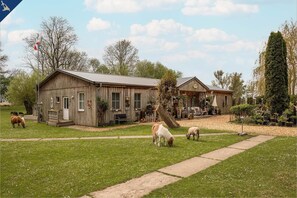 المنشأة من الخارج